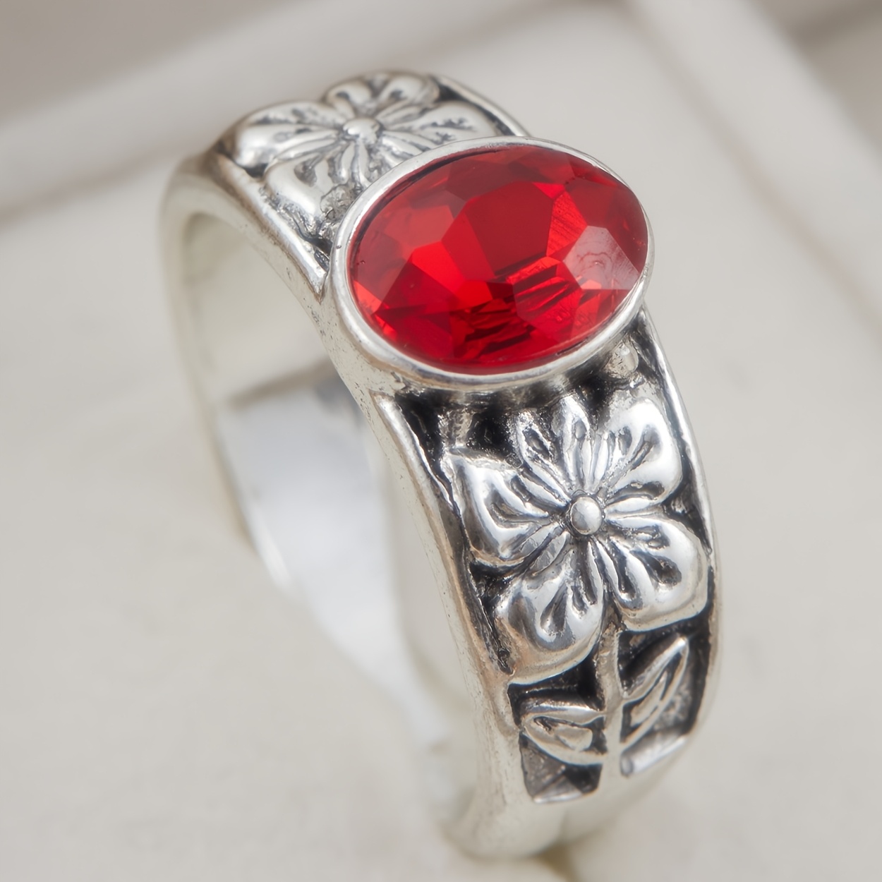 Retro Oval Index Finger Ring with Synthetic Zirconia